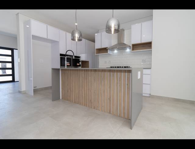 4 BEDROOM HOUSE FOR SALE IN SANDOWN